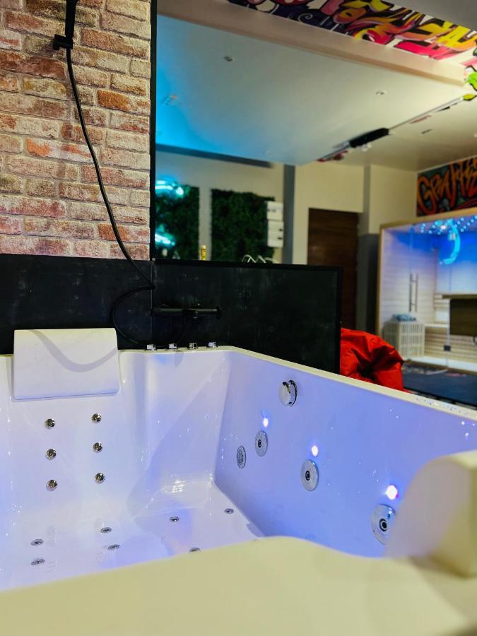 Capsule Street Art - Sauna- Jacuzzi - Playstation 5 - Billard - Netflix - Home Cinema - Terrasse Douai Ngoại thất bức ảnh