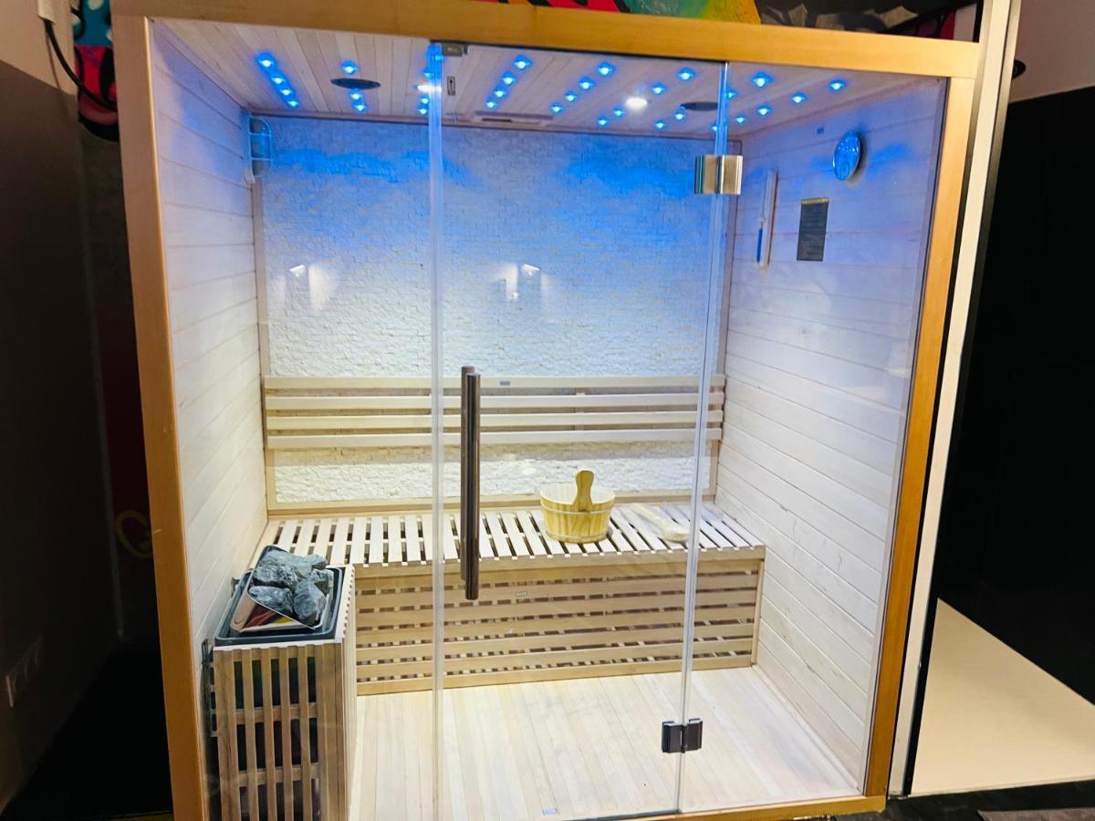 Capsule Street Art - Sauna- Jacuzzi - Playstation 5 - Billard - Netflix - Home Cinema - Terrasse Douai Ngoại thất bức ảnh
