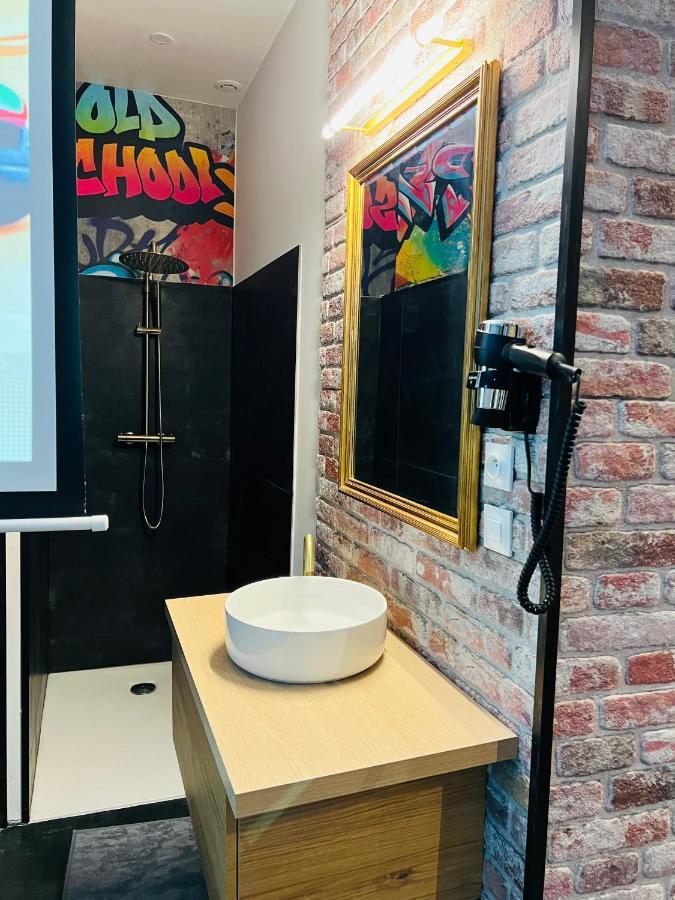 Capsule Street Art - Sauna- Jacuzzi - Playstation 5 - Billard - Netflix - Home Cinema - Terrasse Douai Ngoại thất bức ảnh