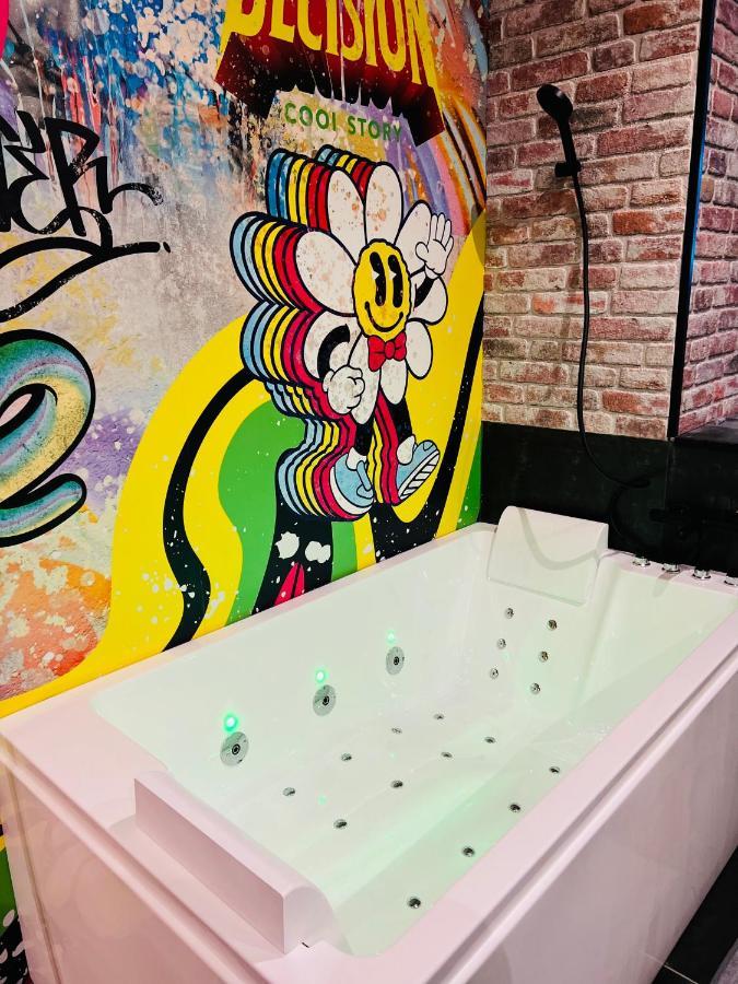 Capsule Street Art - Sauna- Jacuzzi - Playstation 5 - Billard - Netflix - Home Cinema - Terrasse Douai Ngoại thất bức ảnh